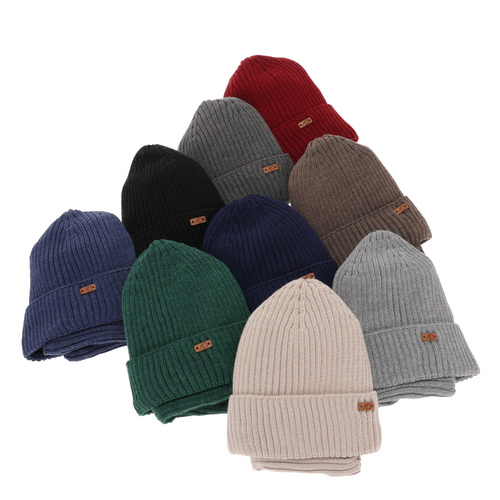 Set de iarnă pentru băieți: Căciulă și fular circular din lână merino verde Palermo