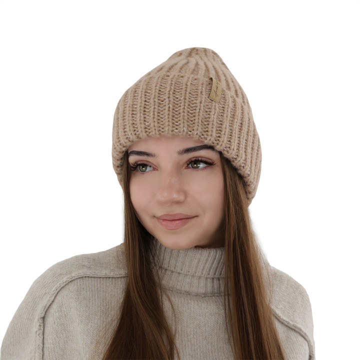 Caciula de iarna pentru femei bej din lână merino Caro