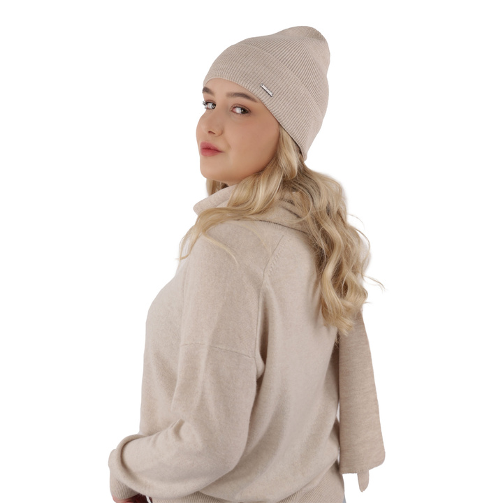 Set de primăvară- iarnă pentru femei: căciulă și eșarfă ecru 100% lână merino extra fină Melpomena