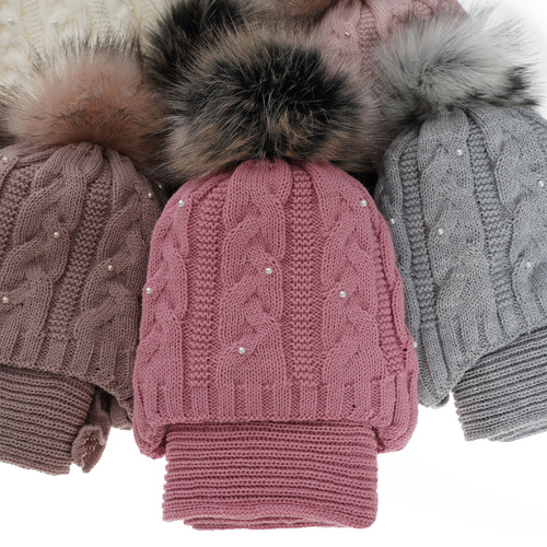 Set de iarnă pentru fete: căciulă și fular roz cu pompon Mirella