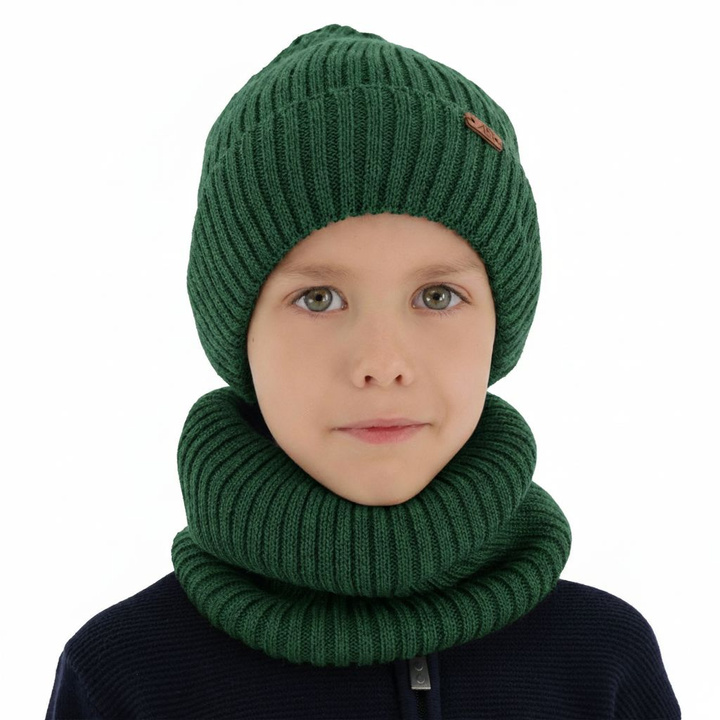 Set de iarnă pentru băieți: Căciulă și fular circular din lână merino verde Palermo