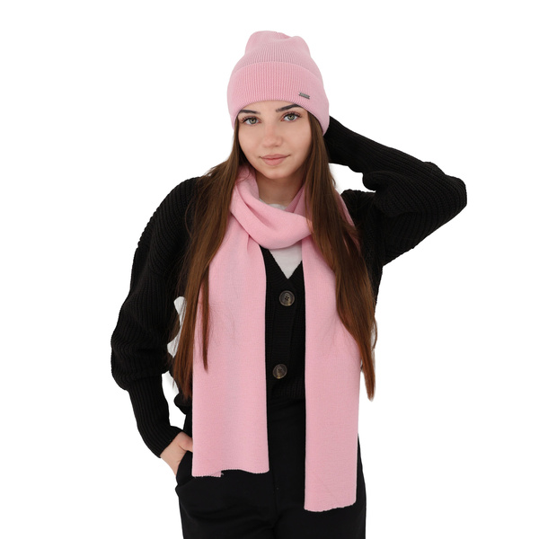 Set de primăvară- iarnă pentru femei: căciulă și eșarfă roz 100% lână merino extra fină Melpomena