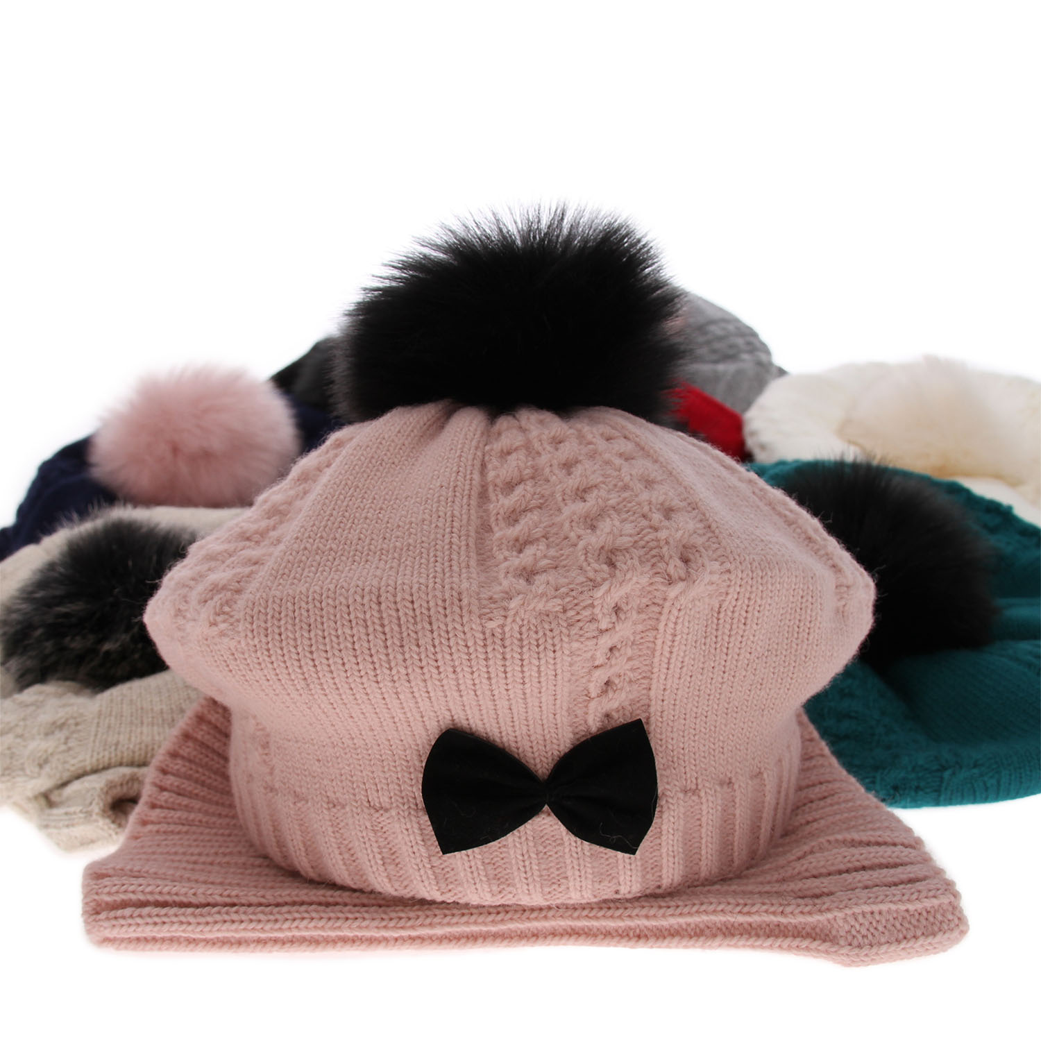 Set de iarnă pentru fete: căciulă și fular circular roz cu pompon Amora