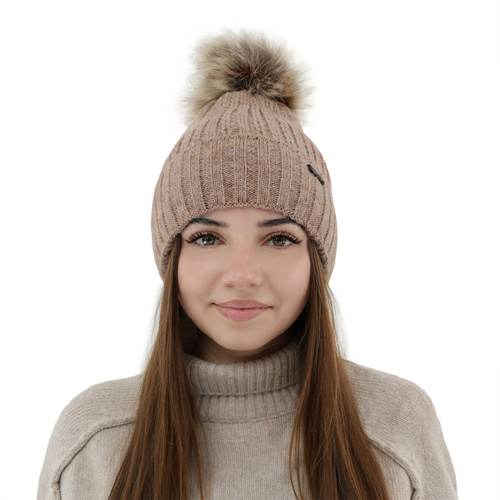 Căciulă de iarnă pentru femei bej cu pompon Karizma