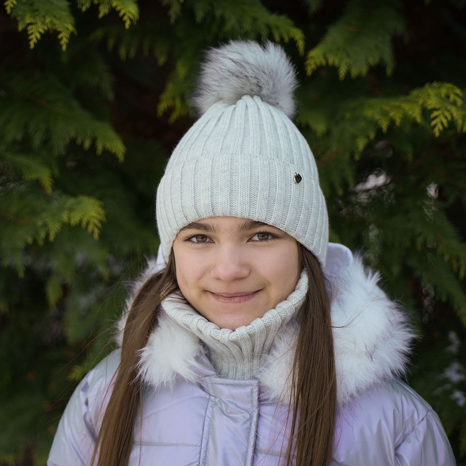 Set de iarnă pentru fete: căciulă și fular circular negru cu pompon Wilma