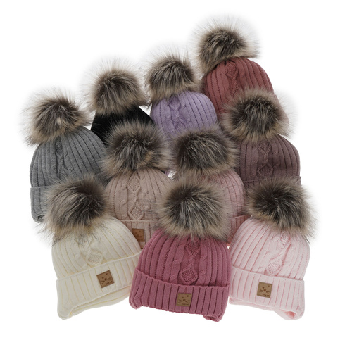 Set de iarnă pentru fete: căciulă și fular circular negru cu pompon Aida