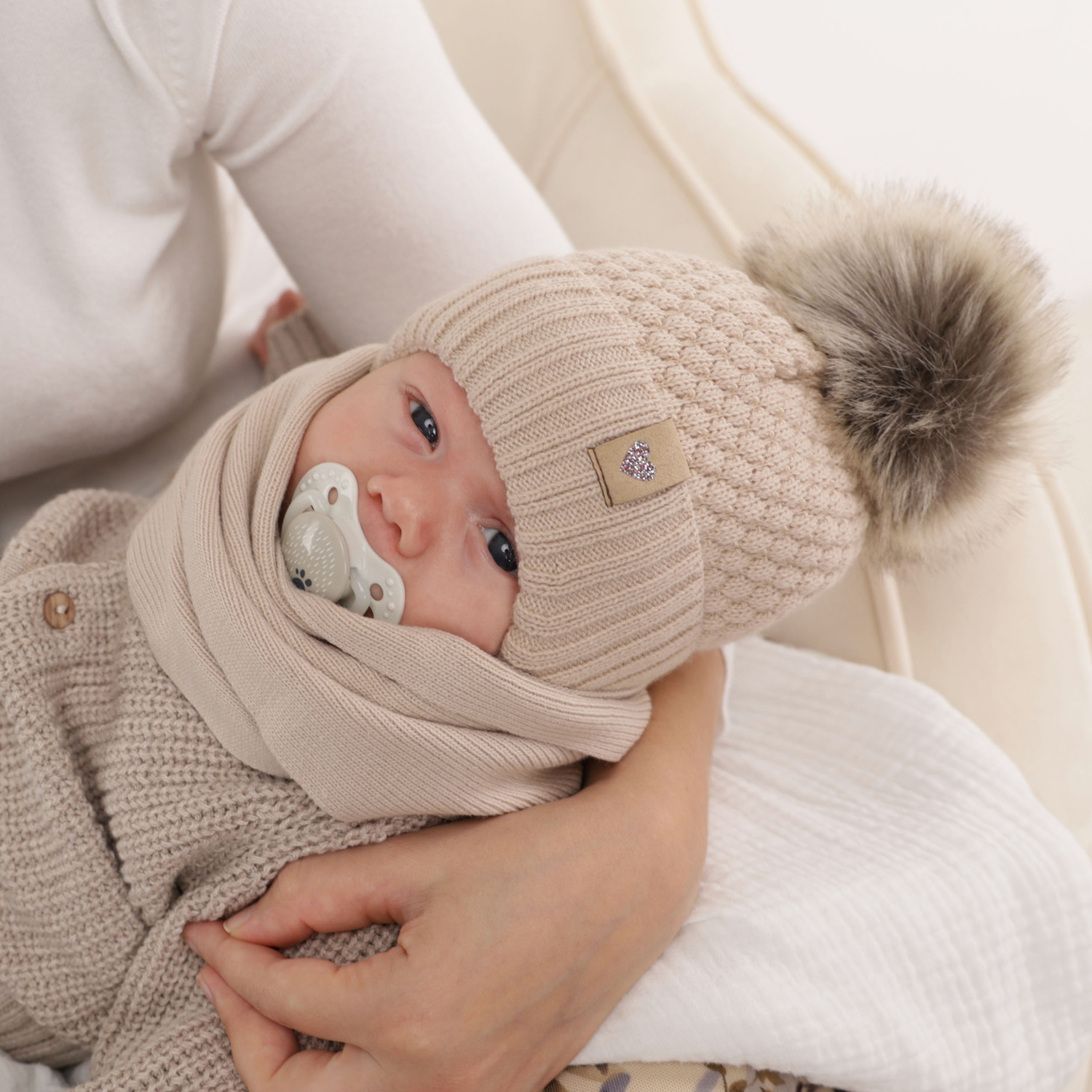 Set de iarnă pentru fete căciulă și fular violet cu pompon Bianca