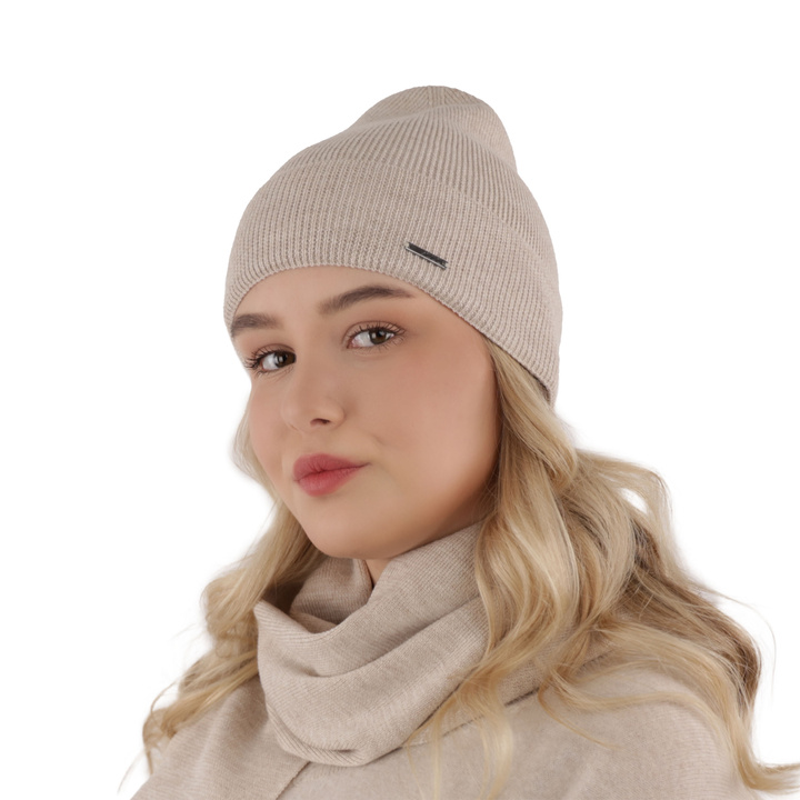 Set de primăvară- iarnă pentru femei: căciulă și eșarfă ecru 100% lână merino extra fină Melpomena
