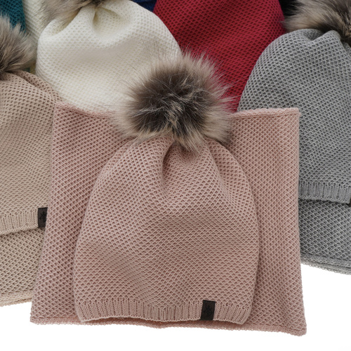 Set de iarnă pentru femei: căciulă și fular circular alb Kaliana