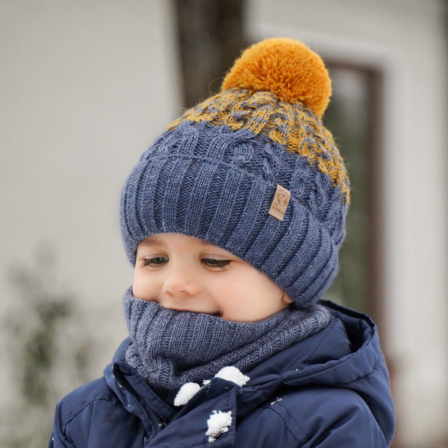 Set de iarnă pentru băieți: Căciulă și fular circular kaki cu pompon Travis