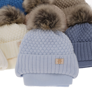 Set de iarnă pentru băieți: Căciulă și fular bleu cu pompon Norberto