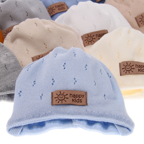 Căciulă de primăvară-toamnă pentru băieți ecru Bobi