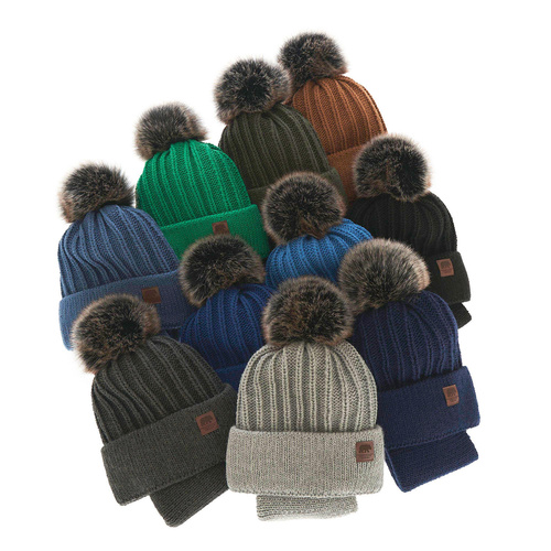 Set de iarnă pentru băieți: Căciulă și fular circular camel cu pompon Havier