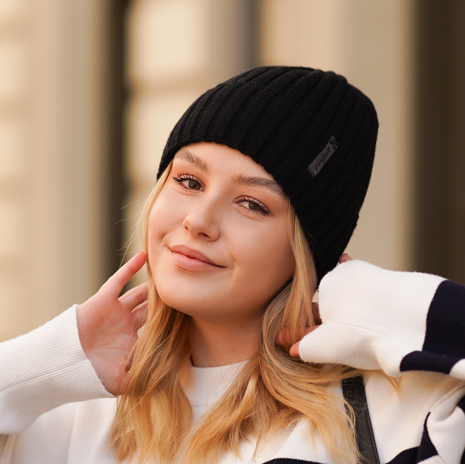 Căciulă de iarnă pentru femei neagră Parisa