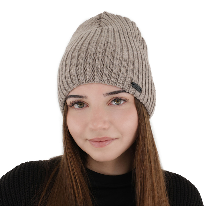 Căciulă de iarnă pentru femei, ciemnobeżowa, cu lână merino, Soletta