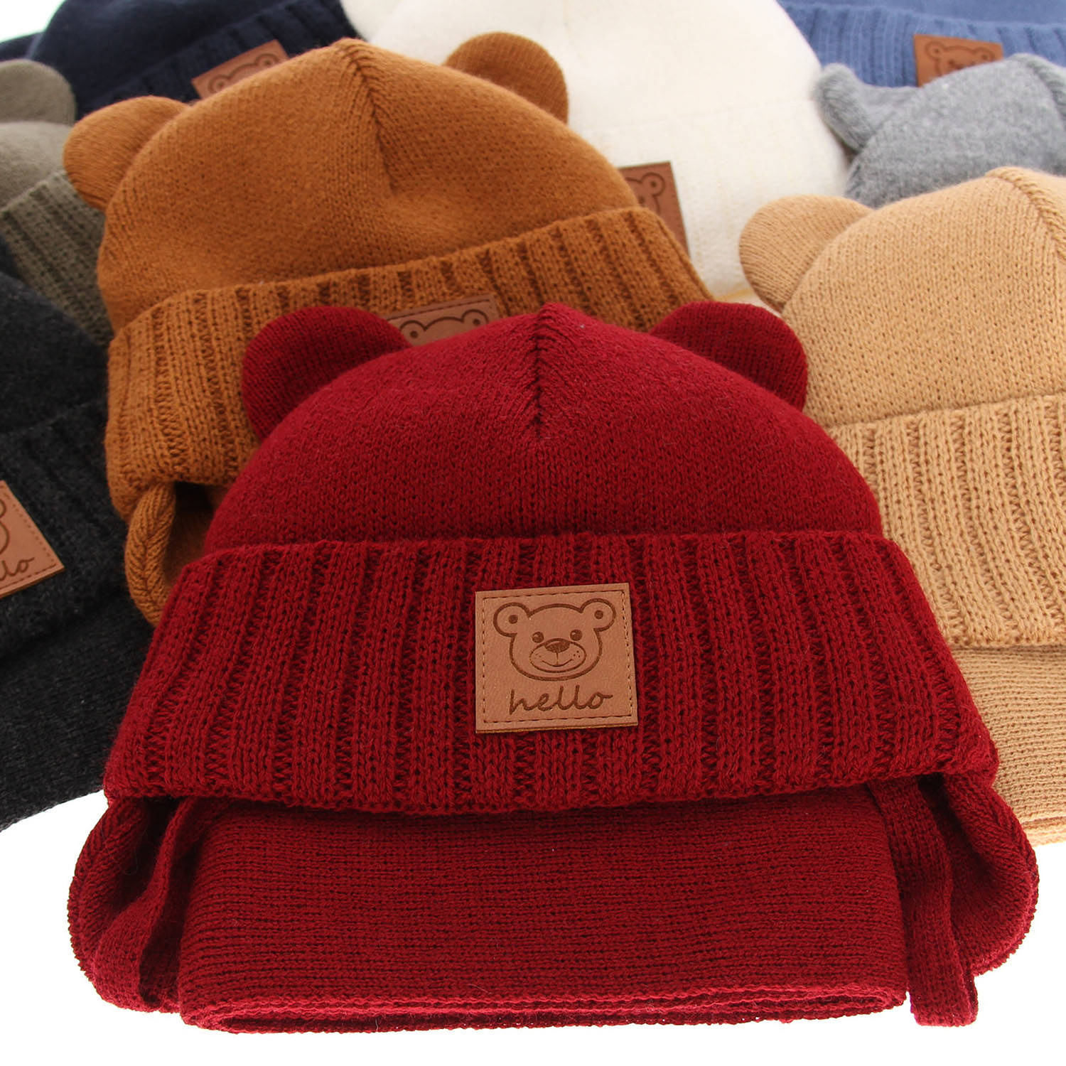 Set de iarnă pentru băieți: Căciulă și fular negru Petit