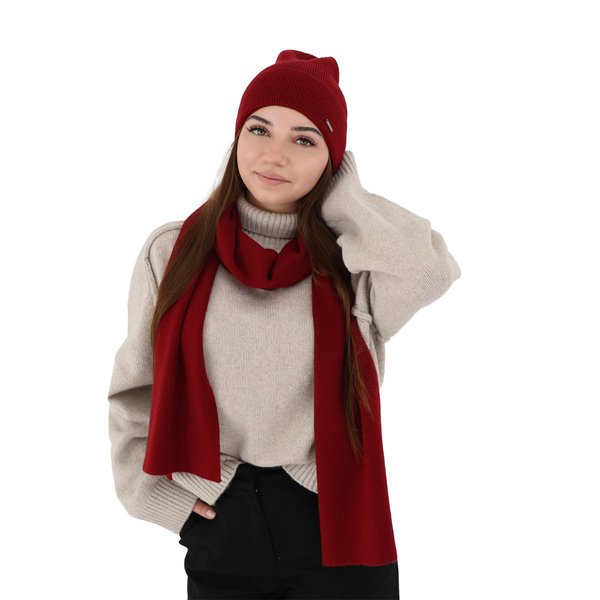 Set de primăvară- iarnă pentru femei: căciulă și eșarfă vișiniu 100% lână merino extra fină Melpomena