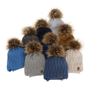 Set de iarnă pentru băieți: Căciulă și fular circular vișiniu cu pompon Indigo