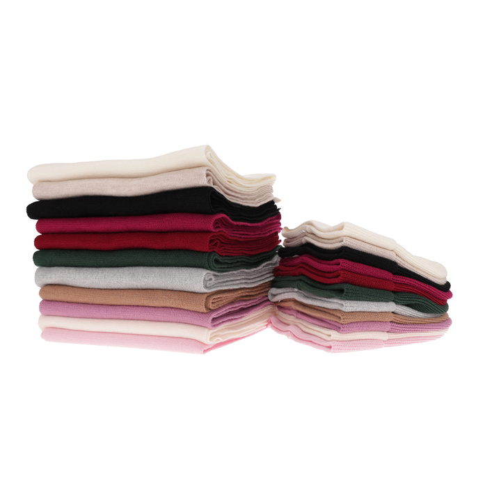 Set de primăvară- iarnă pentru femei: căciulă și eșarfă gri 100% lână merino extra fină Melpomena
