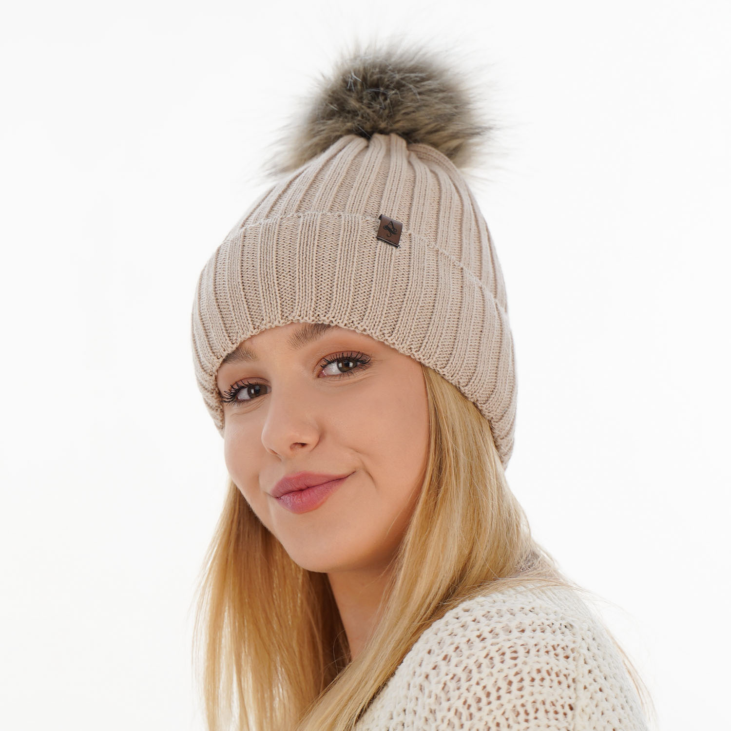 Căciulă de iarnă pentru femei din lână de merino, culoare camel Texa