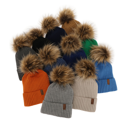 Set de iarnă pentru băieți: Căciulă și fular circular camel cu pompon Onyks