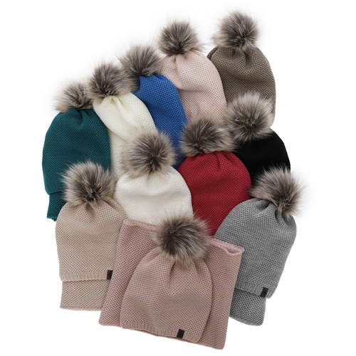 Set de iarnă pentru femei: căciulă și fular circular alb Kaliana