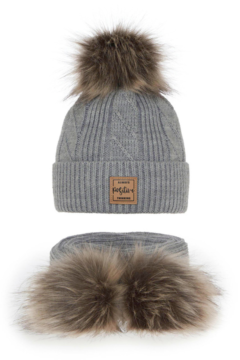 Set de iarnă pentru fete: căciulă și fular gri cu 2 pompoane Gabriela