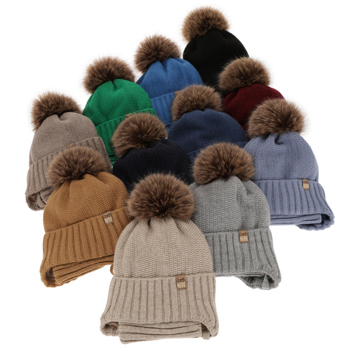 Set de iarnă pentru băieți: Căciulă și fular circular bej cu pompon Kayen