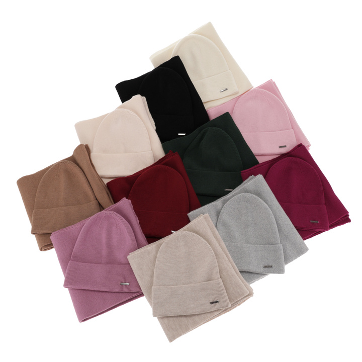Set de primăvară- iarnă pentru femei: căciulă și eșarfă negru 100% lână merino extra fină Melpomena