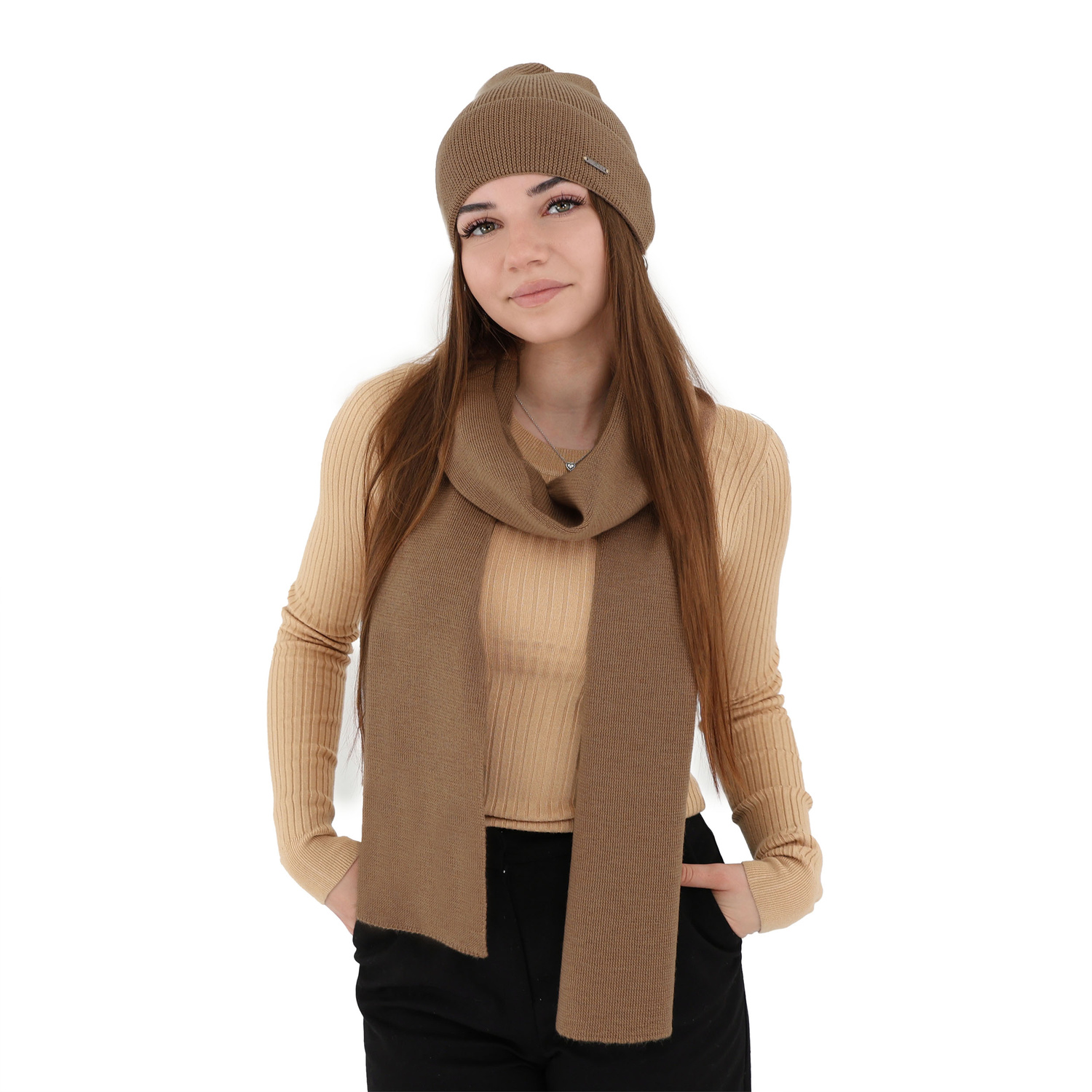 Set de primăvară- iarnă pentru femei: căciulă și eșarfă camel 100% lână merino extra fină Melpomena