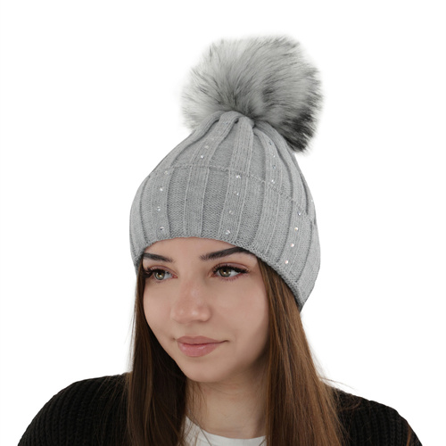Căciulă de iarnă pentru femei ecru cu pompon Mada