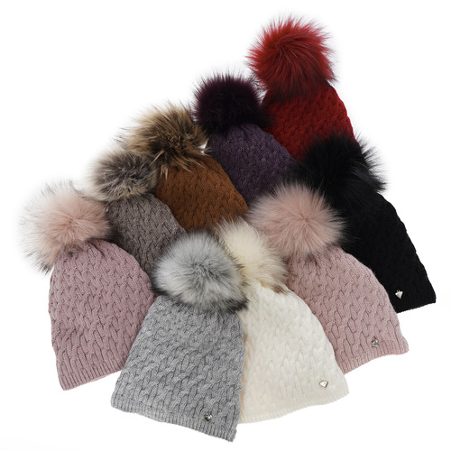 Căciulă de iarnă pentru femei violet cu pompon Kaskada