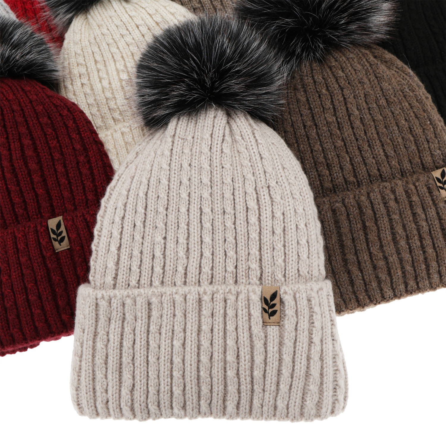 Căciulă de iarnă pentru femei, negru, cu pompon, Calista