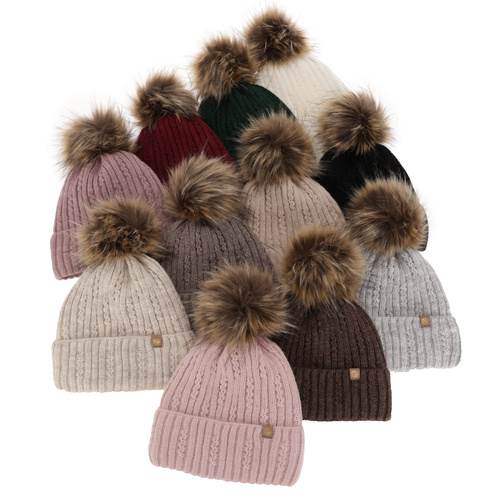 Căciulă de iarnă pentru femei neagră cu pompon Savona