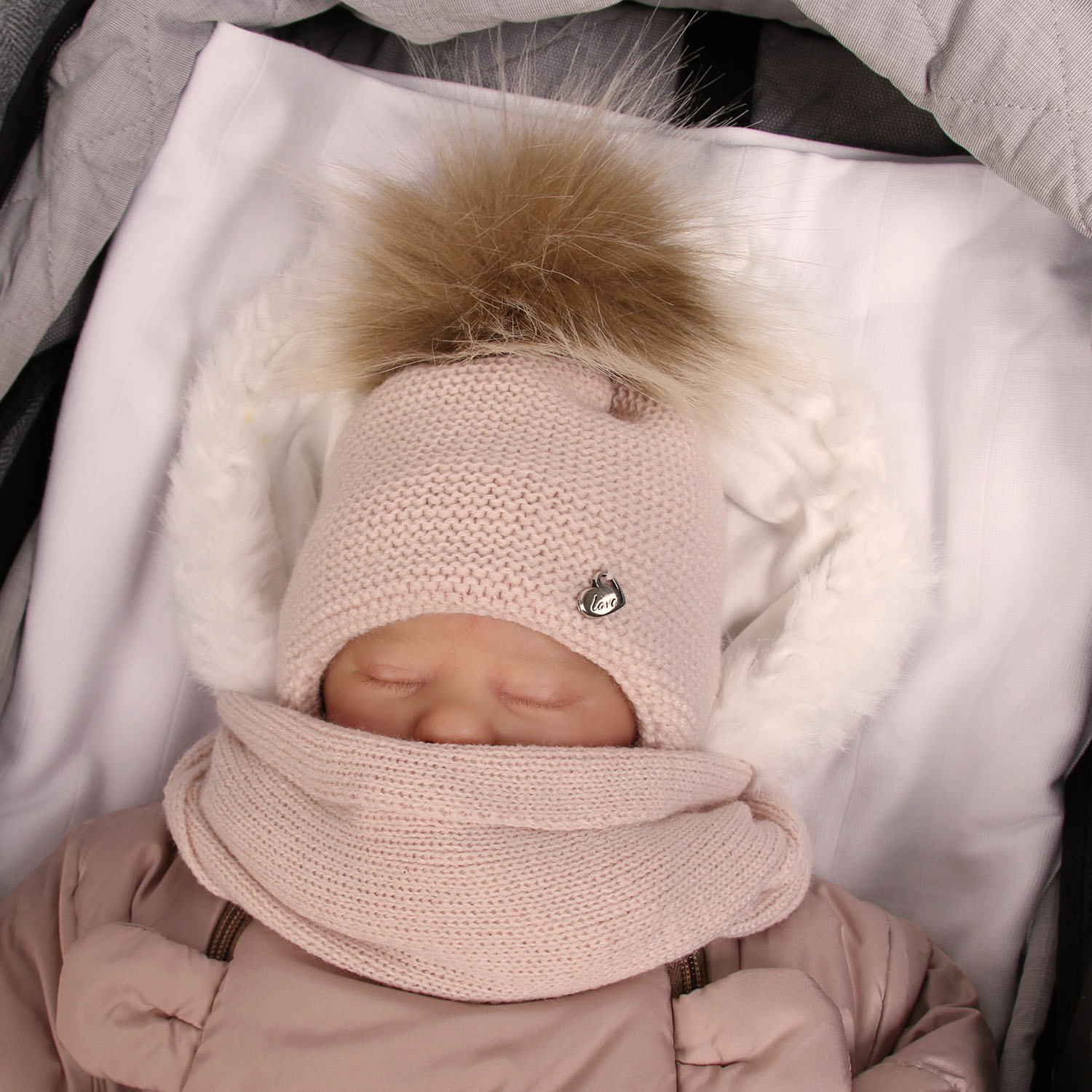 Set de iarnă pentru fete: căciulă și fular violet cu pompon Aimi